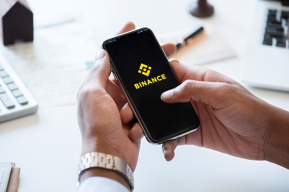 Man-holds-mobile-with-Binance-app